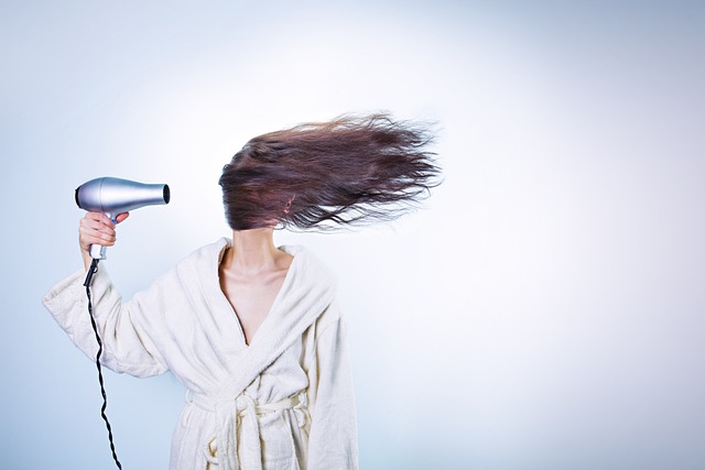 Fra frizz til fabulous: Hvordan føntørrere kan bekæmpe krus i håret